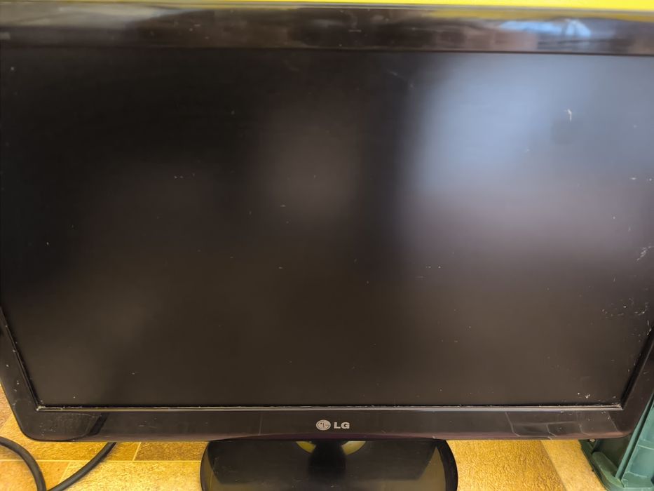 Монитор продаю в хорошем состоянии