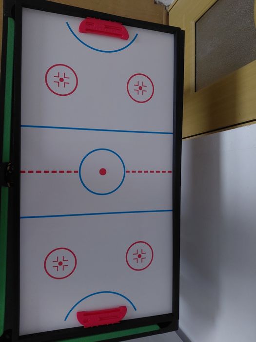 Vând masă de jocuri