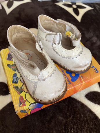 Продам анатомическую детскую обувь для малышей