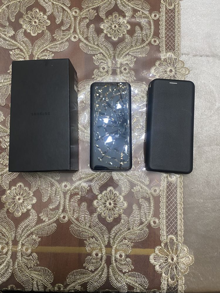 Samsung 8plus ideal 4/64GB