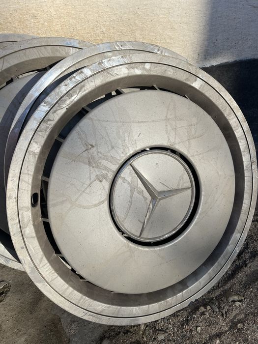 Продам оригинал колпаки  на мерс ,