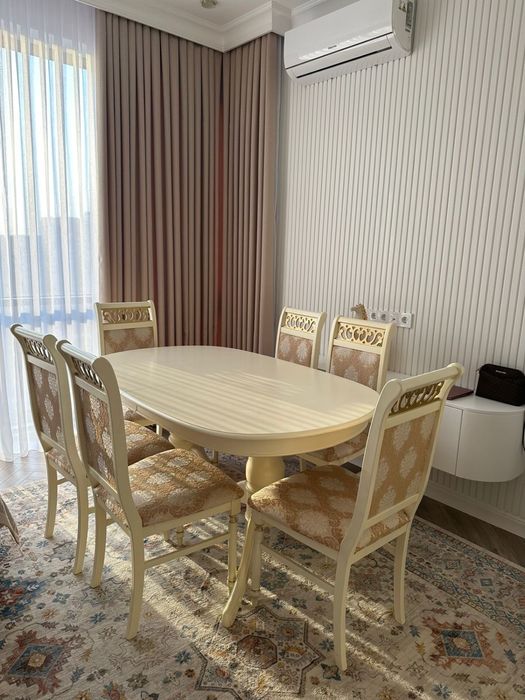 Стол со стульями