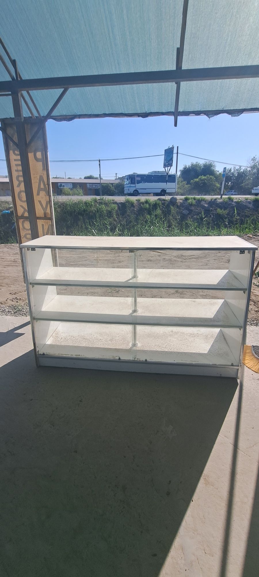 Stelaj sotiladi 150.000 sum