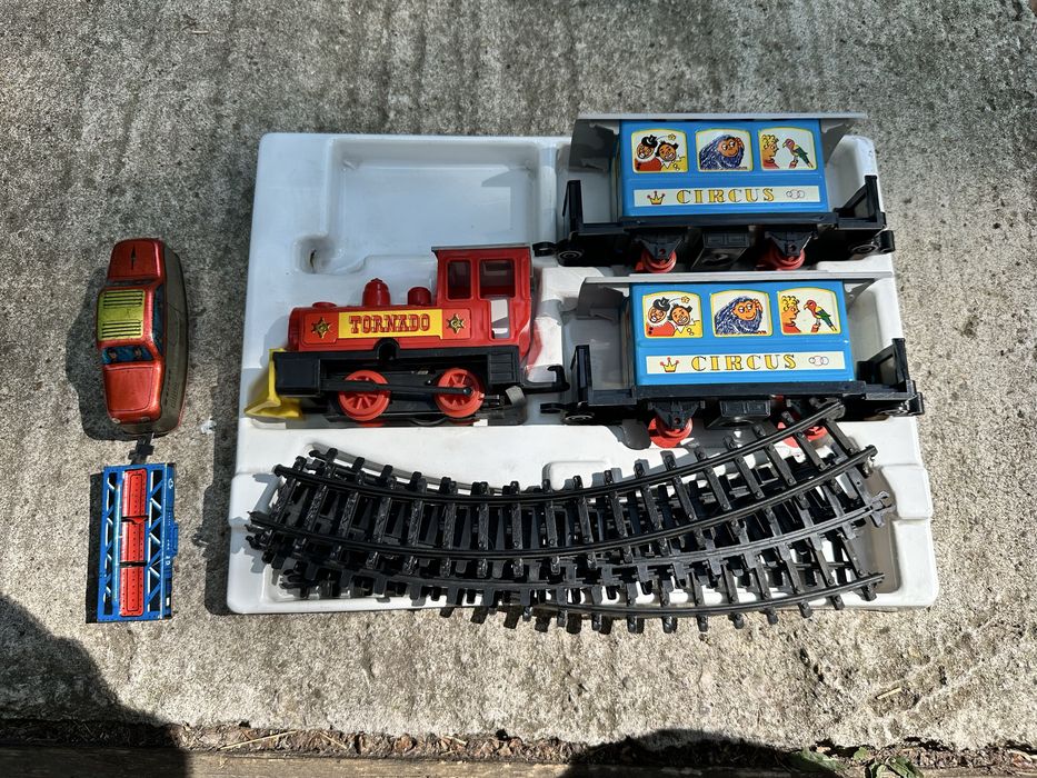 Стара играчка - влакче