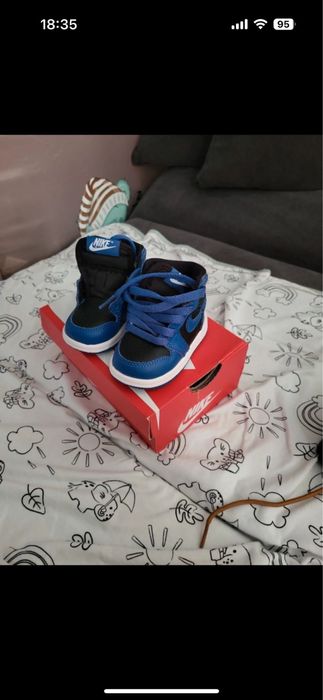 Adidasi Nike pentru bebelusi aproape noi marimea 17