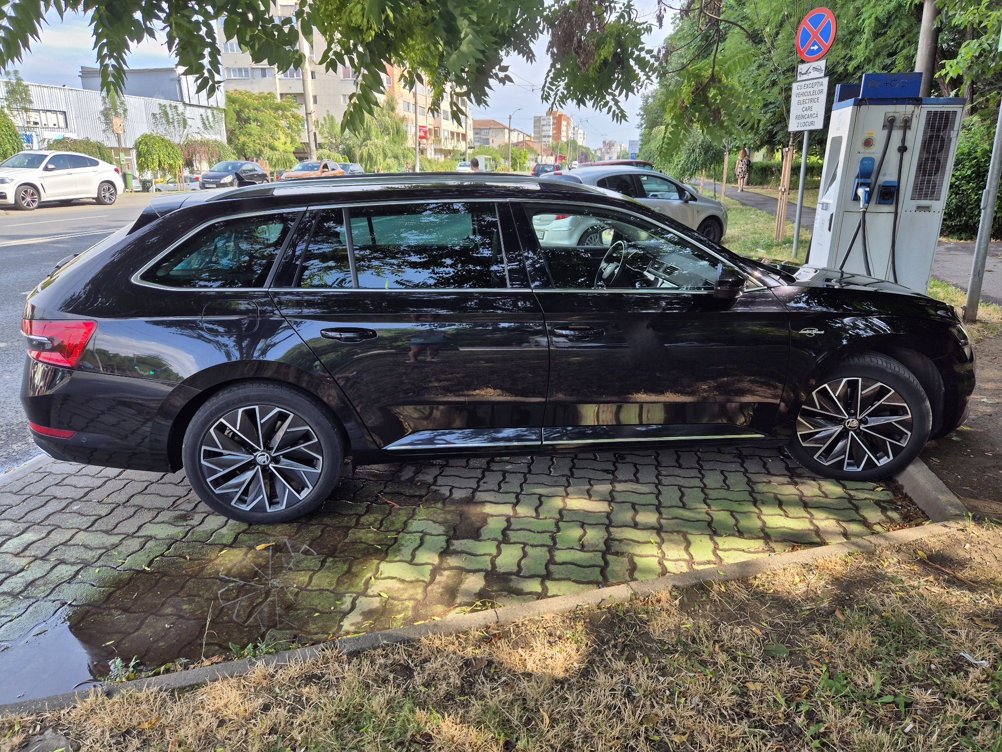 Skoda Superb Combi PlugIn DSG Laurin&Klement Matrix Ambientale
103.011