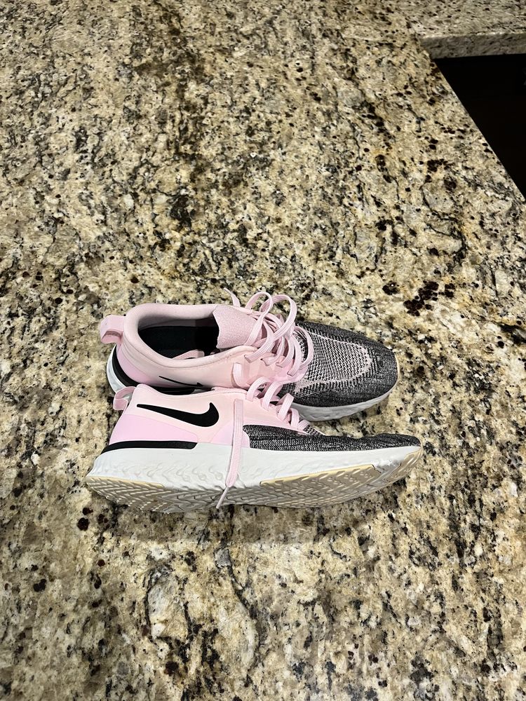 NIKE Маратонки 40,5 размер