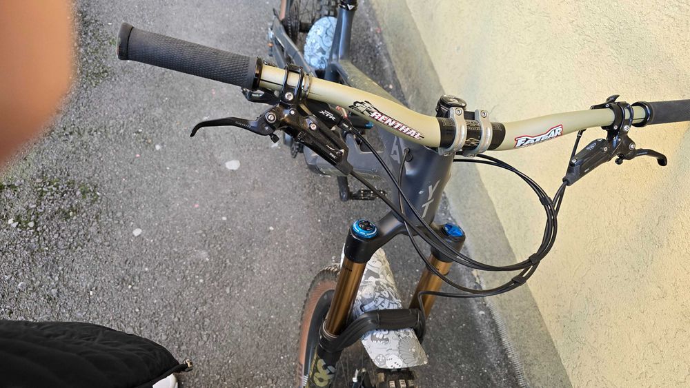 YT Jeffsy 27.5 CF Pro Race