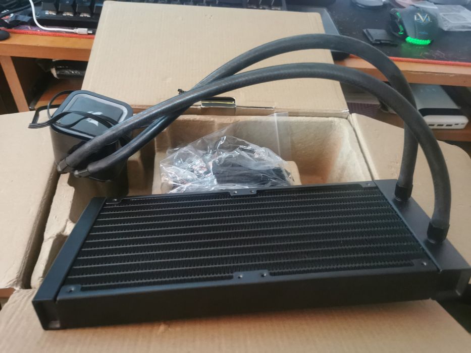 Cooler corsair H100 x elite cu răcire lichid