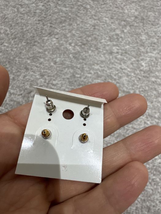 Маленькие сережки для маленьких принцес всего по 10000. В отличном сос