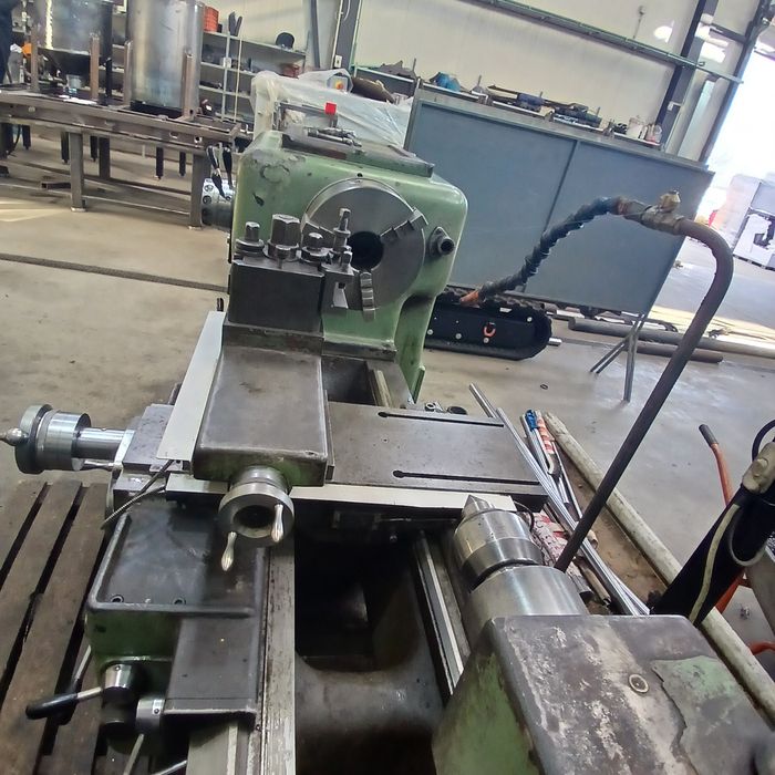 Vânzare mașini unelte.