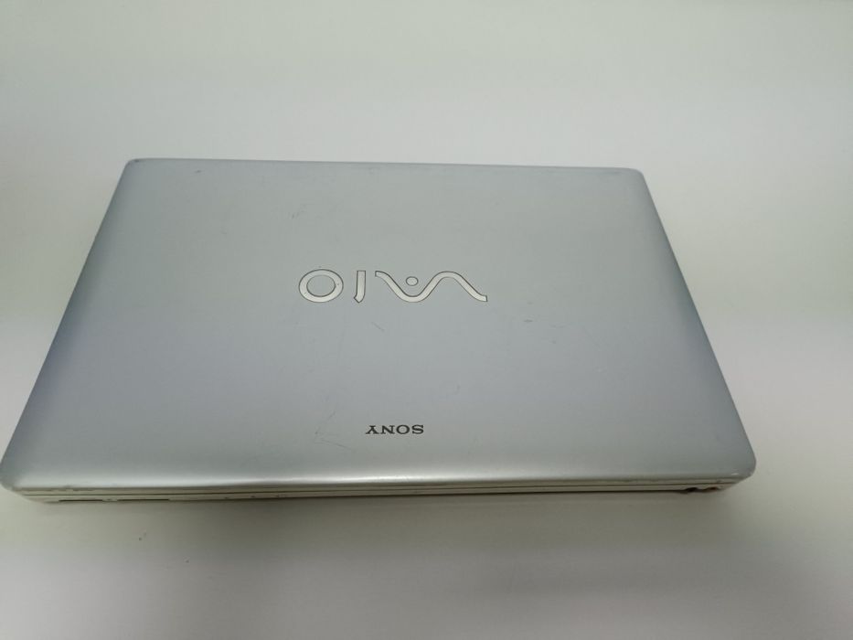 Laptop ieftin Sony – i3 , 4 GB RAM, SSD 128 GB , Radeon , Windows 10