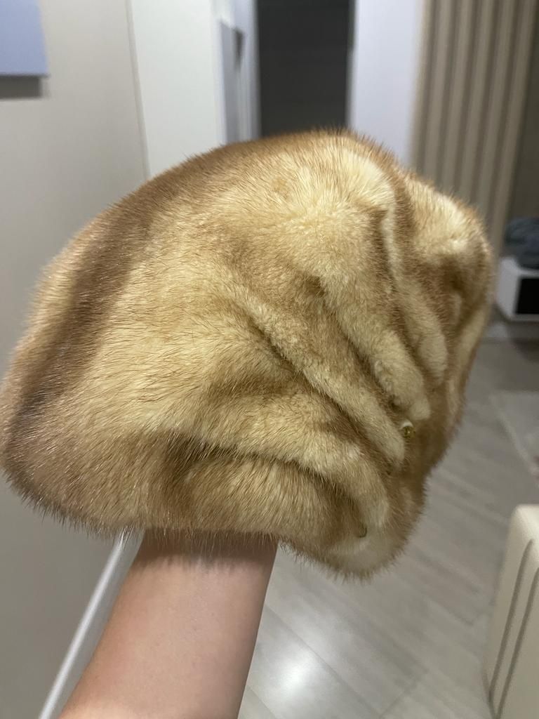 Продам женскую шапку.