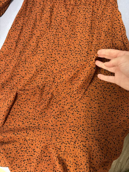 Rochie midi culoarea toamnei -aramiu, marime 38, cu volanase