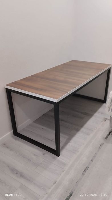 Продам стол в идеальном состоянии