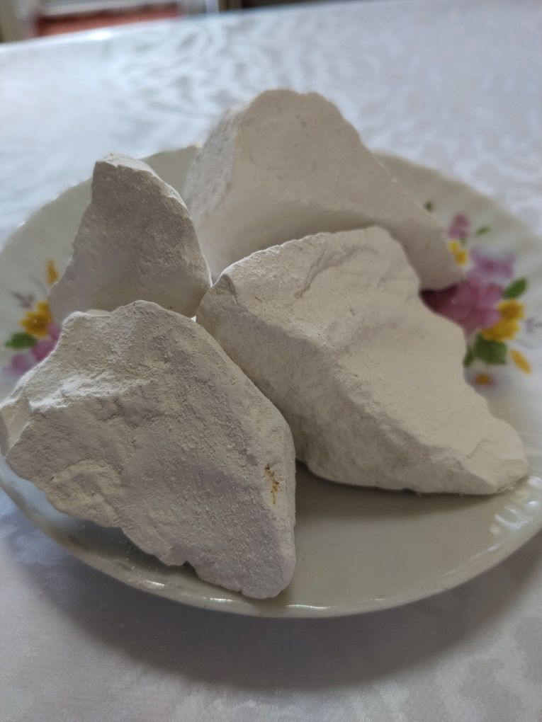 Мел белый песок.
