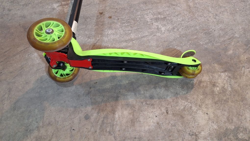 Тротинетка 21st Scooter със светещи гуми