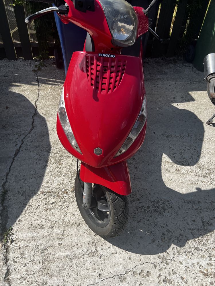 Vand scuter/scutere 49cc si remorca Moto 750kg 3 locuri.