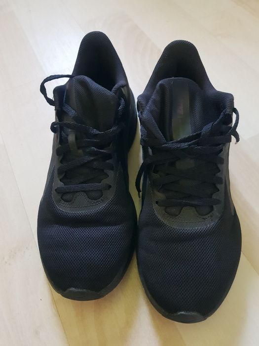 Adidasi Nike si New Balance