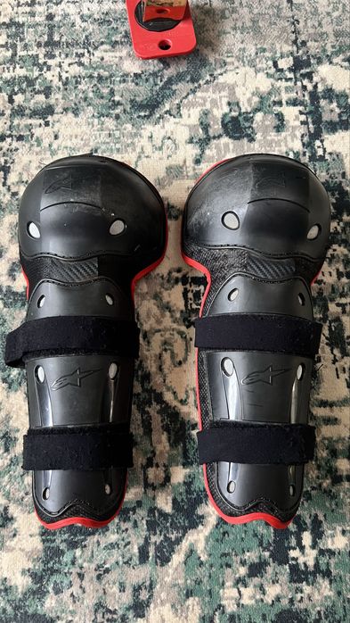 Наколенки за мотор алпинстар