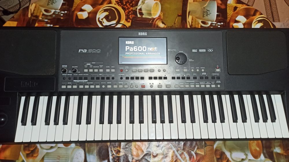 Клавир Korg PA600 61 клавиша