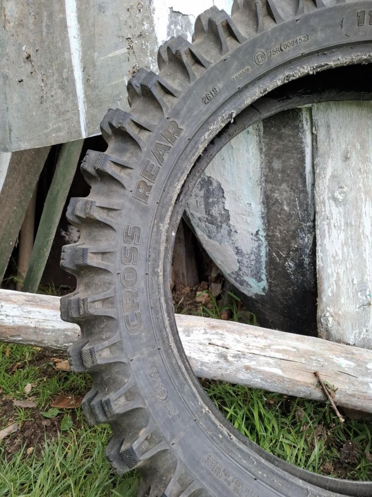 Vând cauciucuri pt cross
