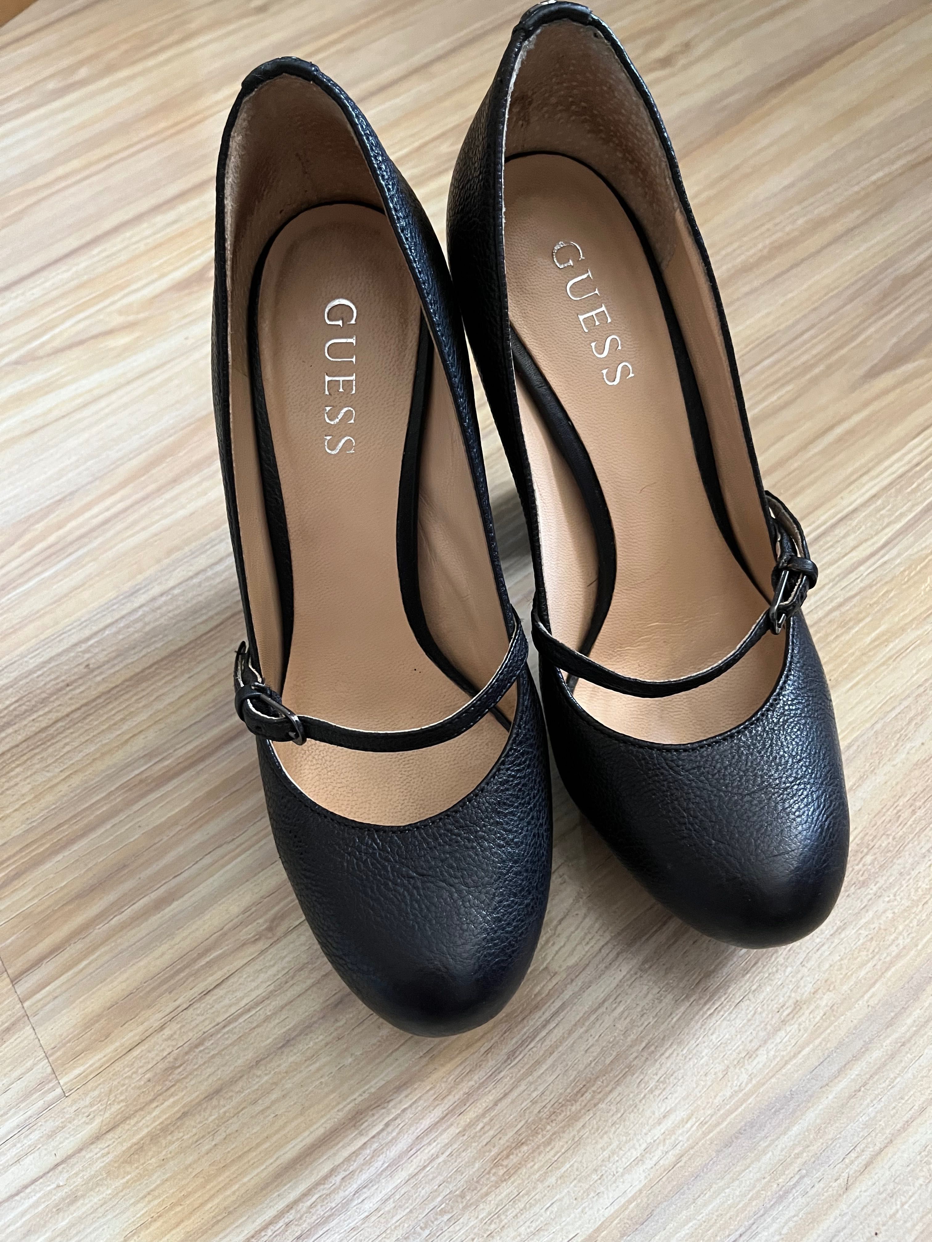 Обувки с висок ток GUESS