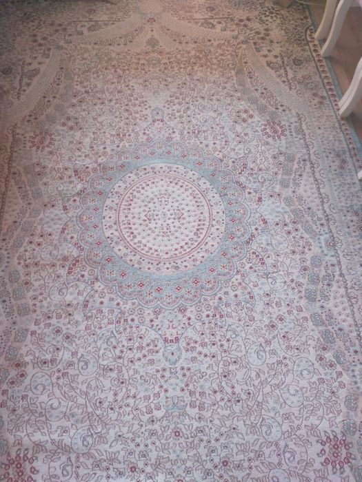Продам ковер шелковый