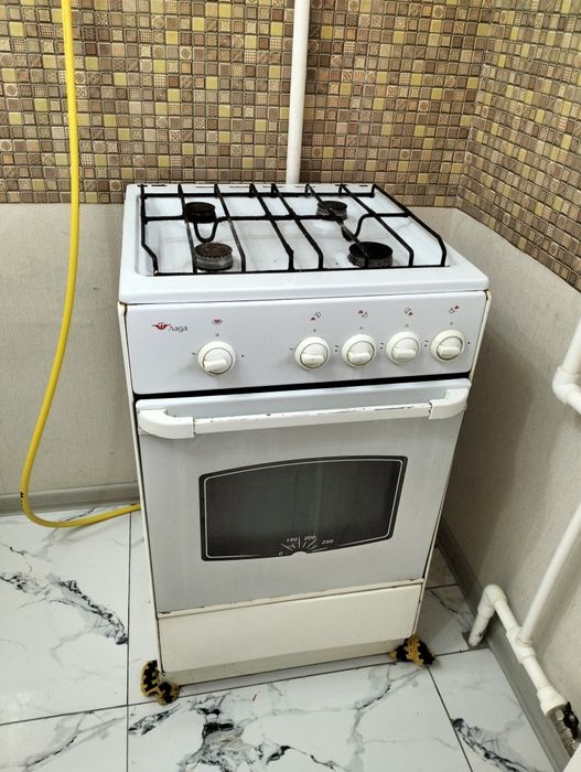 Отдам бесплатно газ плиту