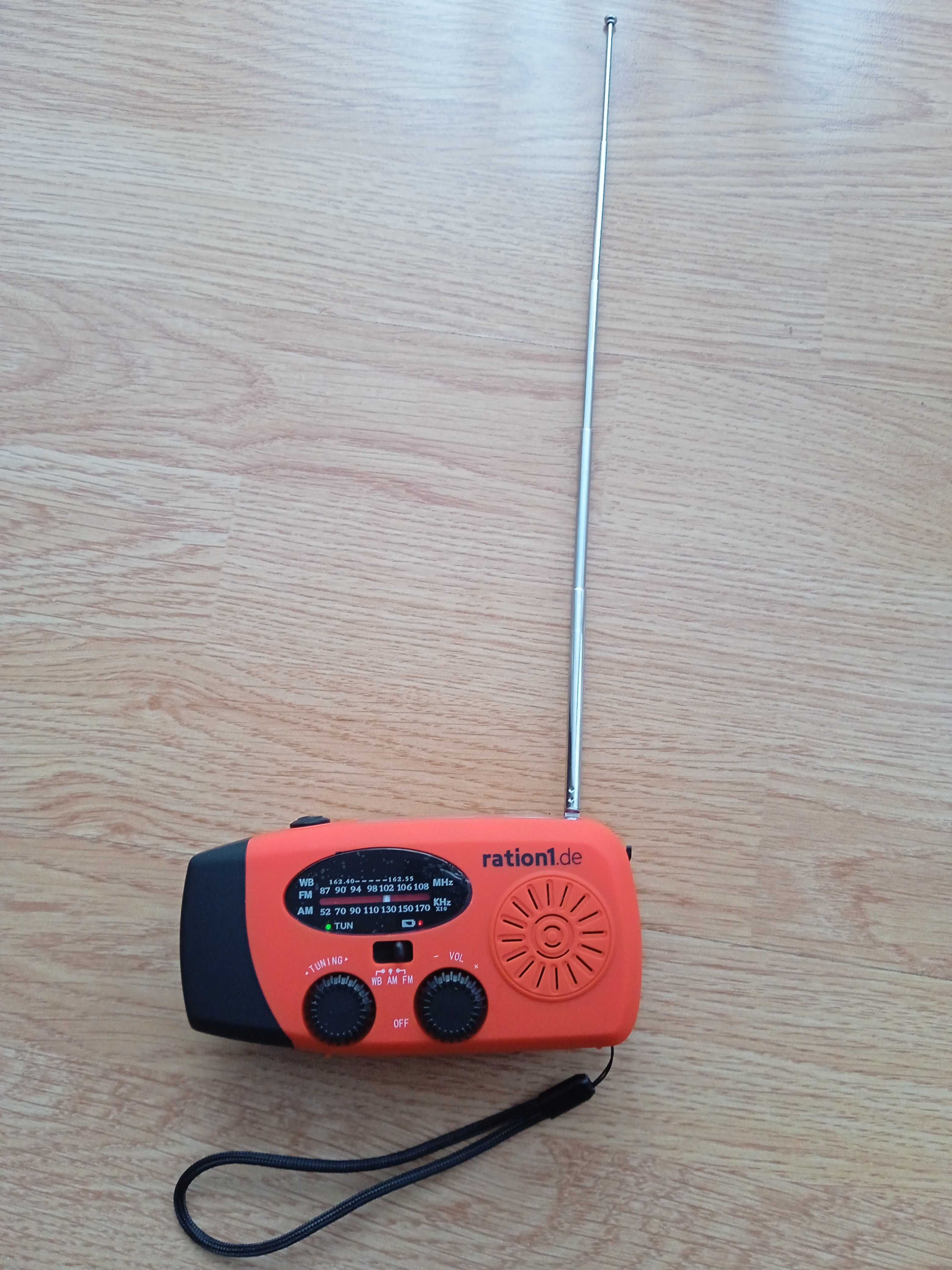 Radio AM, FM lanterna dinam alarma USB