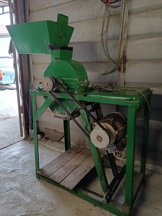 Продавам фуражомелка