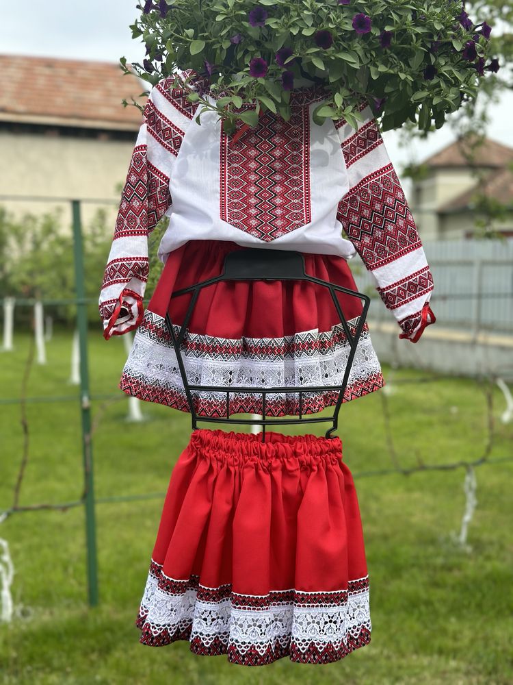 Costum traditional fetite 2-3 ani