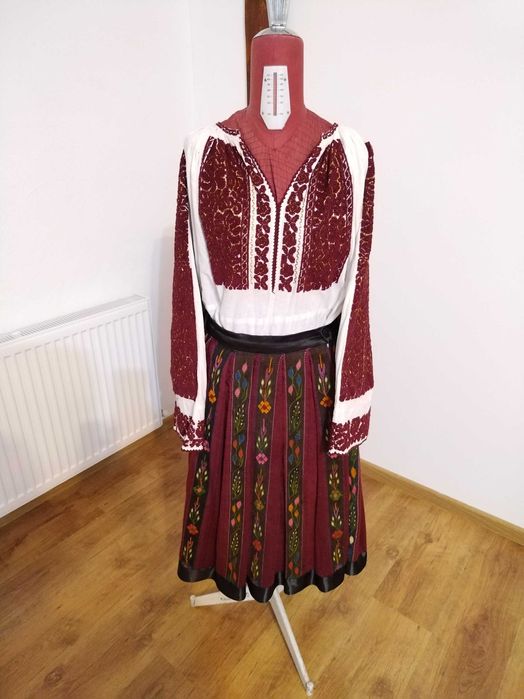 VÂLNIC superb bordo