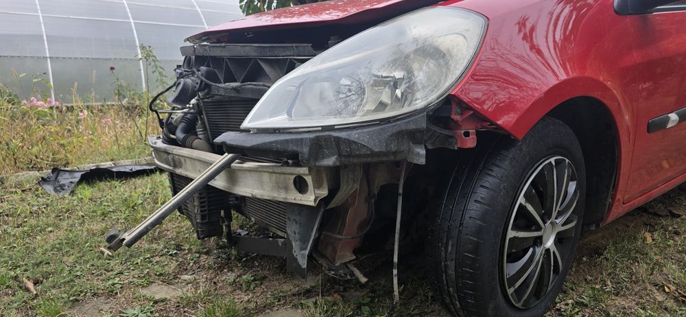 Renault Clio 3 epava / dezmembrări