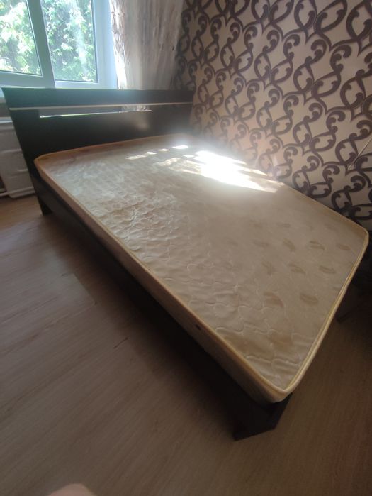 Кровать двуспальная