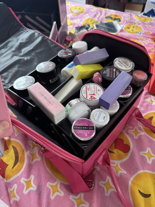 Geluri si acril constructie unghii 555 lei tot