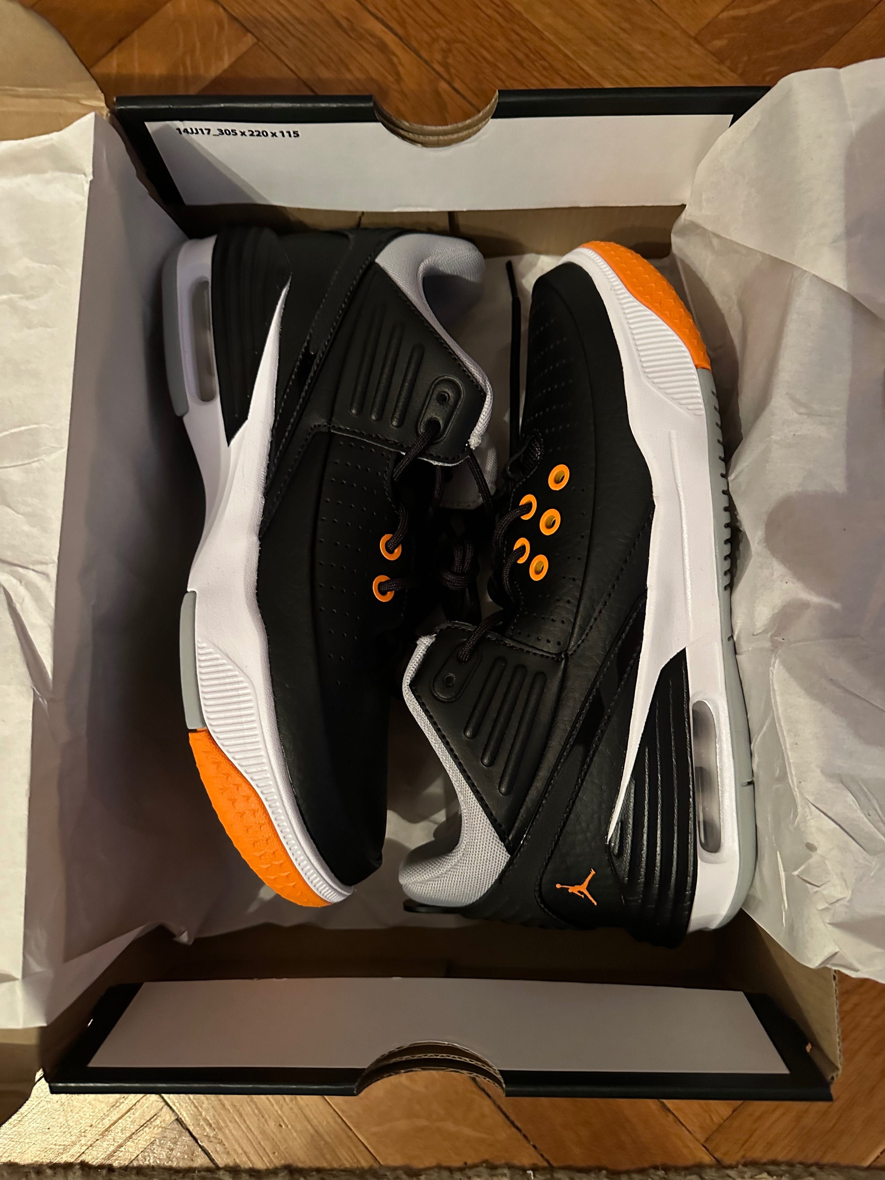 Детски снейкъри Jordan Max Aura 5