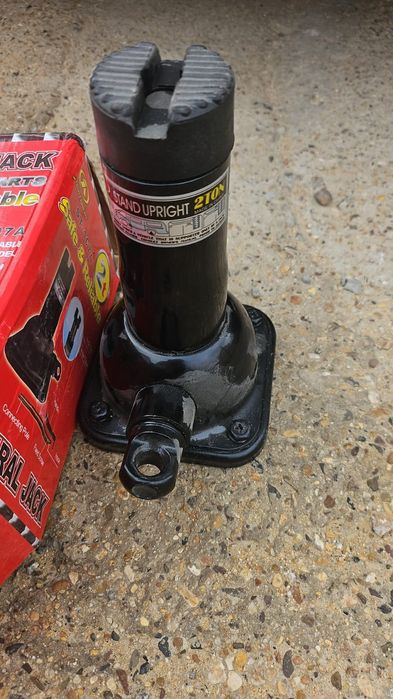 Домкрат для машины