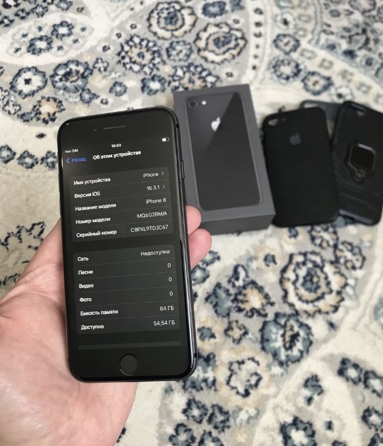 Продам IPhone 8 64G Black в идеальном состянии все работает отлично