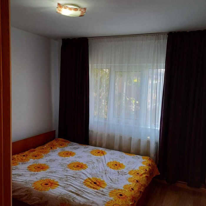 Vand apartament cu 3 camere
