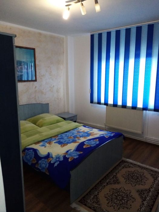 Închiriez apartament cu 2 camere