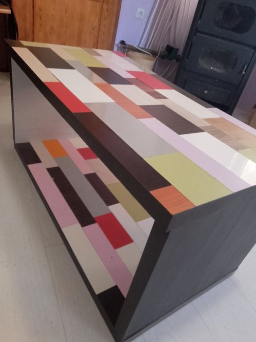 Дизайнерска холна маса