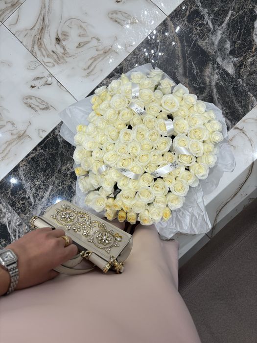 Жаңа түнде алынған гүл.Свежый роза