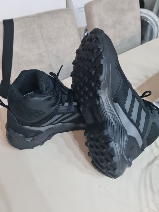 Adidas TRAXION 41 1/2