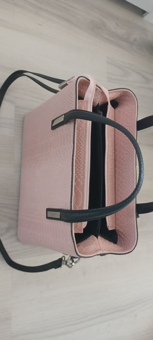 Geanta roz piele