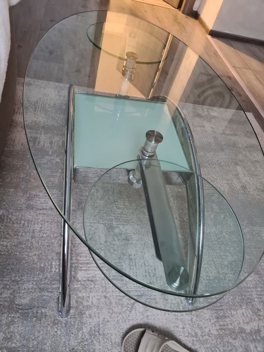 Masa sticla   cu spatii de depozitare