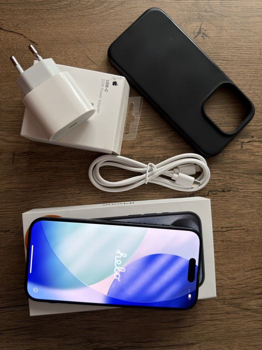 Iphone 15Pro cu husa si incarcaror