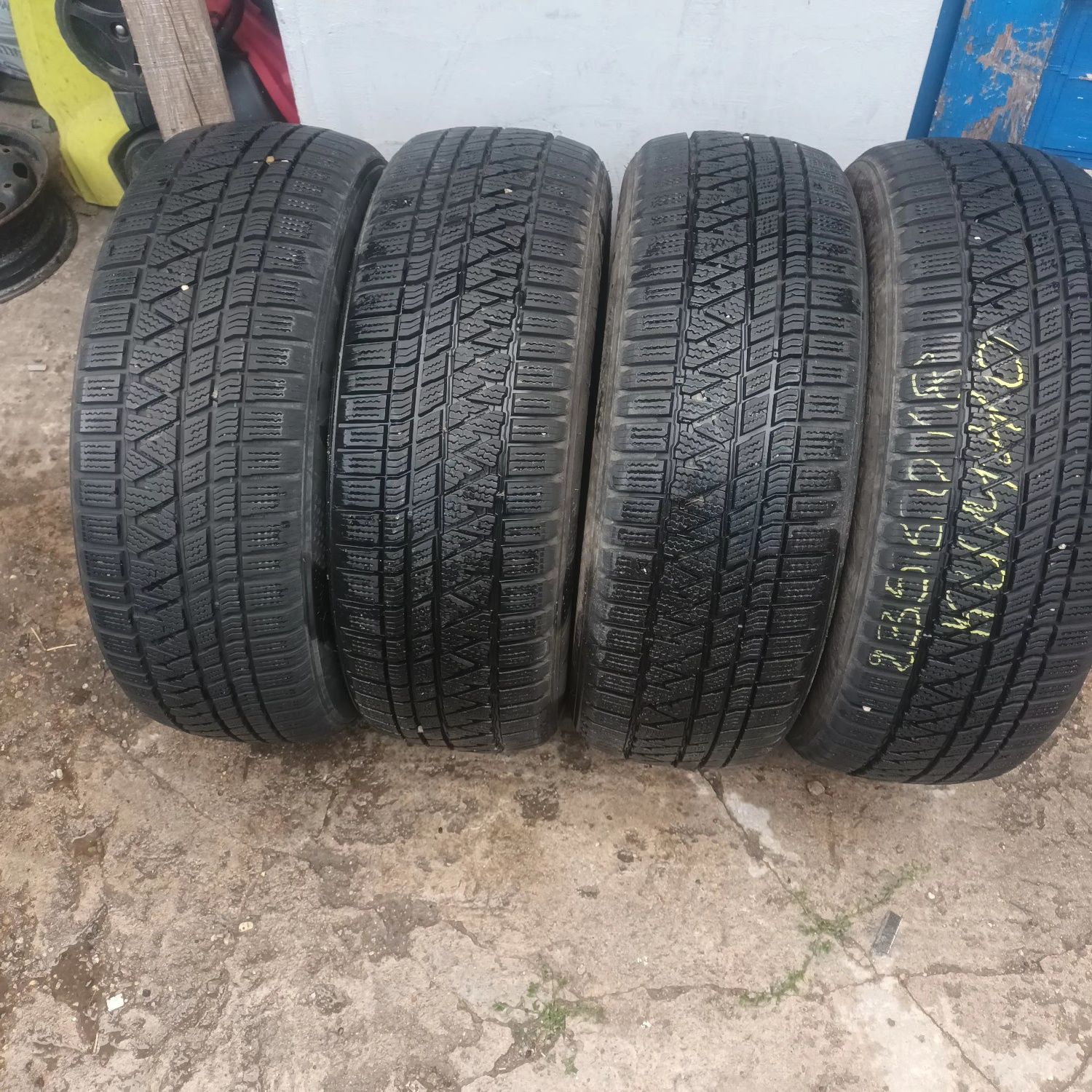 235 60 18 KUMHO 4броя зимни дот 2020г