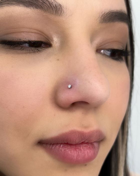 Прокалывание носа.