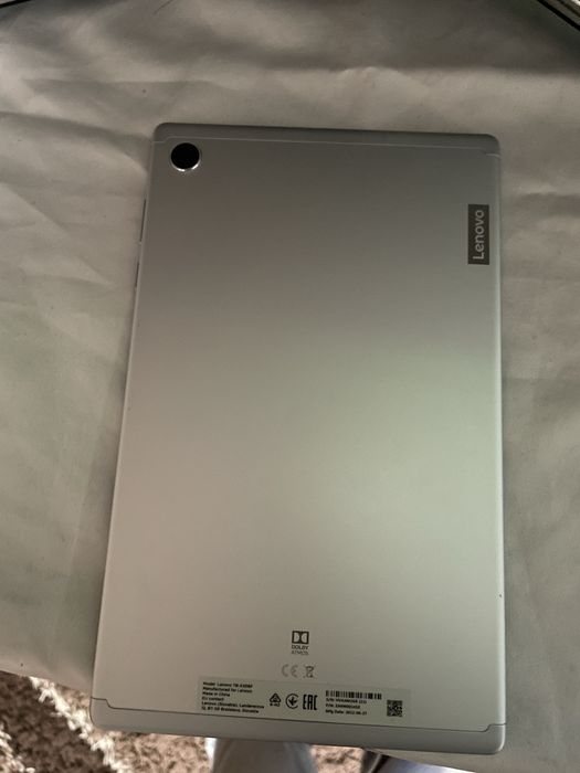 Vand tableta Lenovo M10 HD este noua